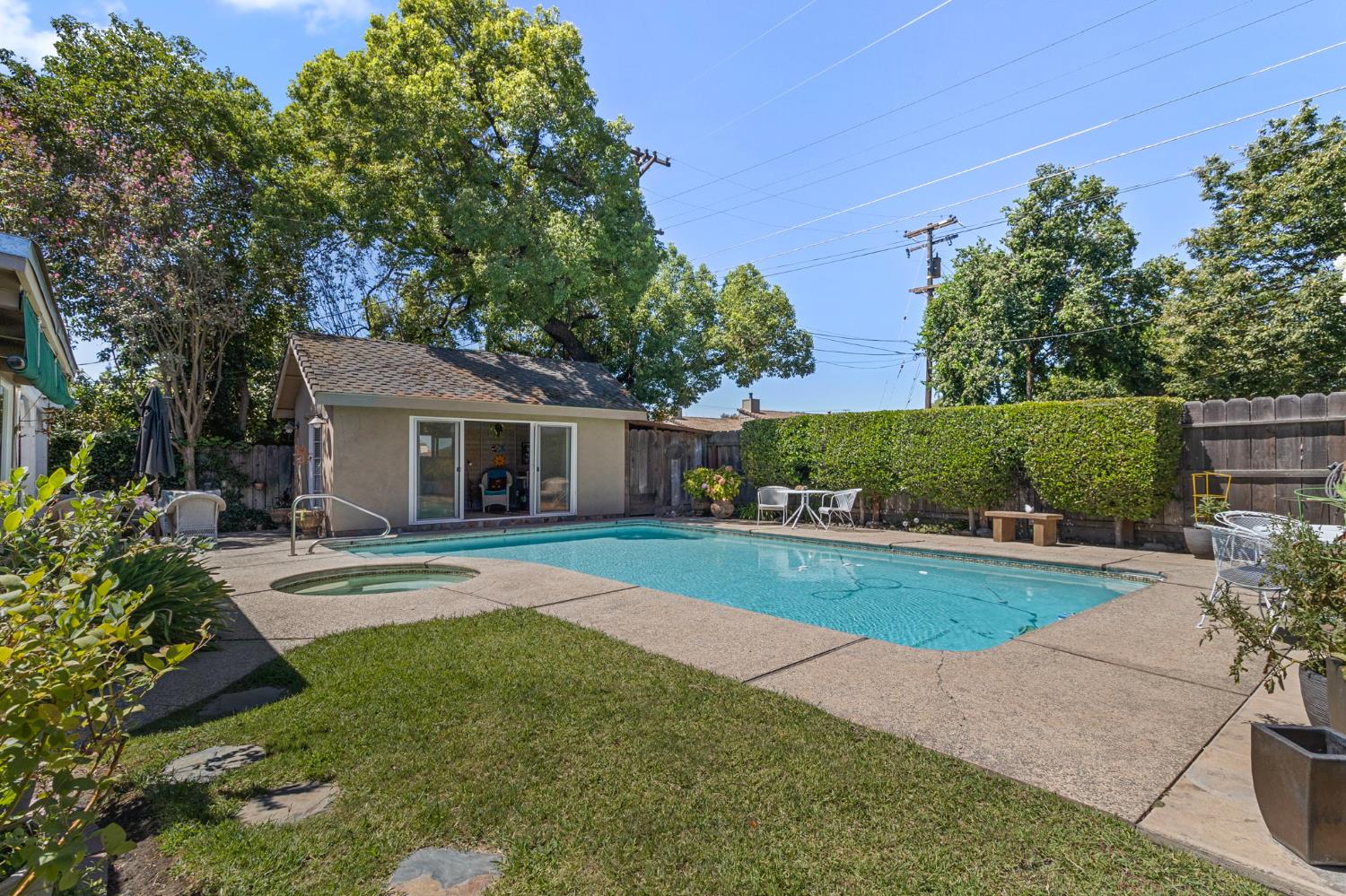 1221 Como Park Way, Modesto, CA 95350