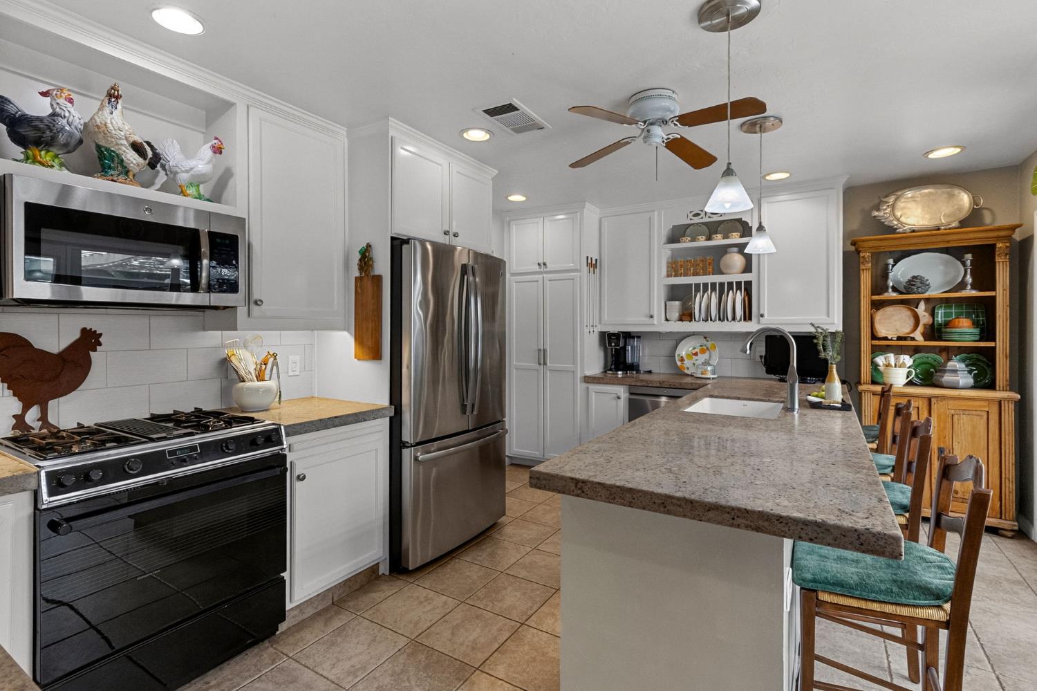 1221 Como Park Way, Modesto, CA 95350