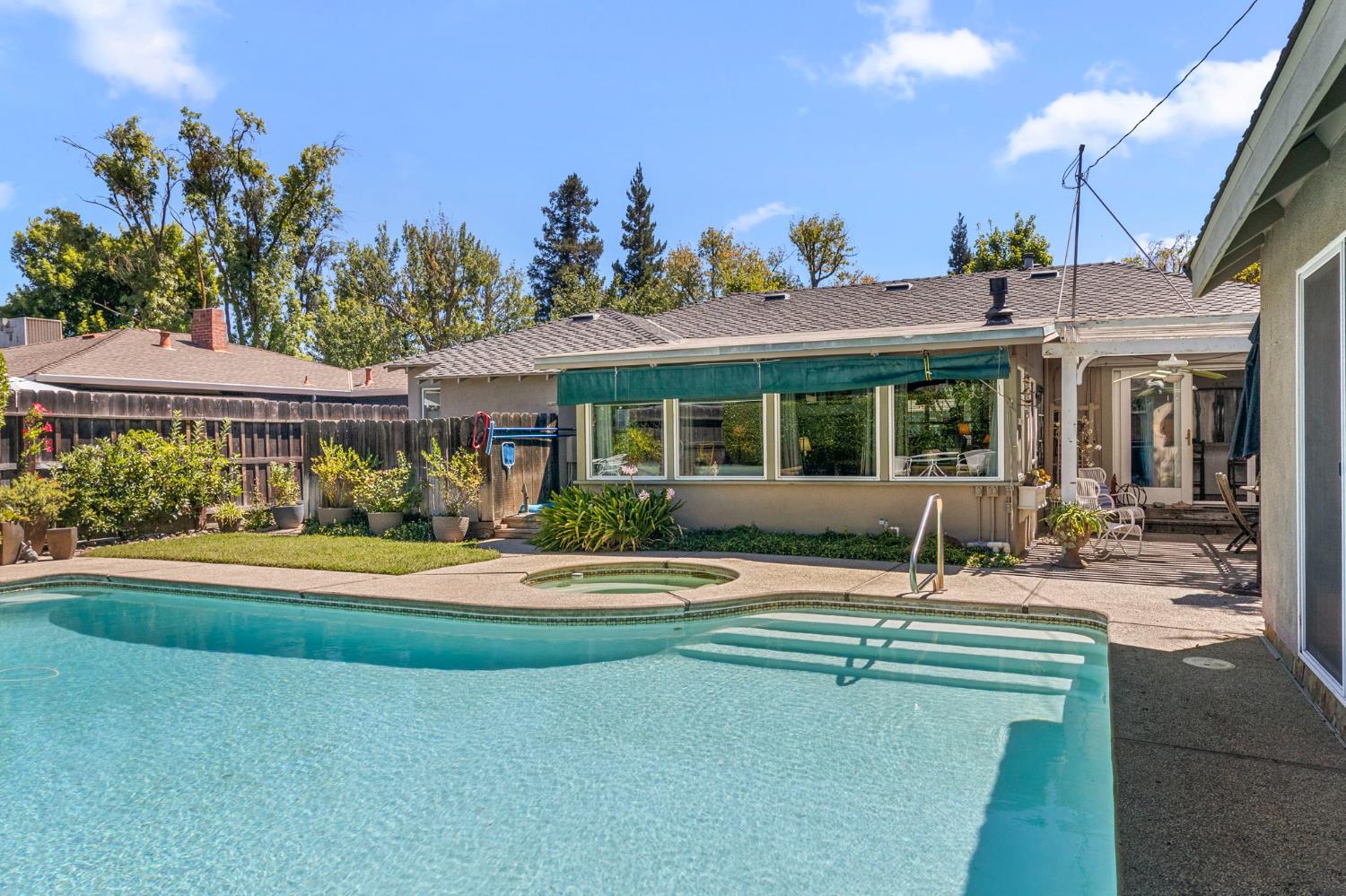1221 Como Park Way, Modesto, CA 95350
