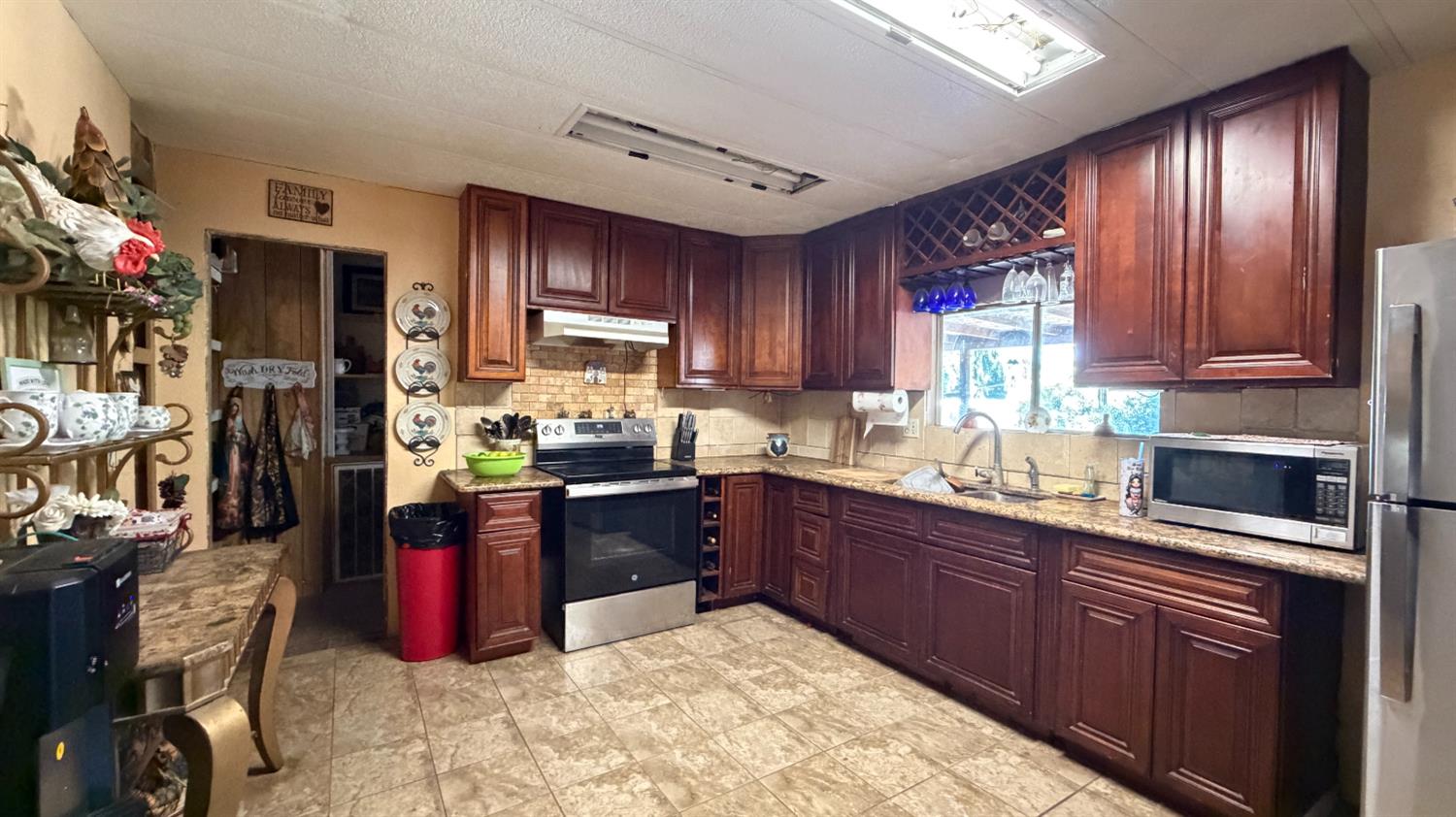 400 Cowan St, Modesto, CA 95358