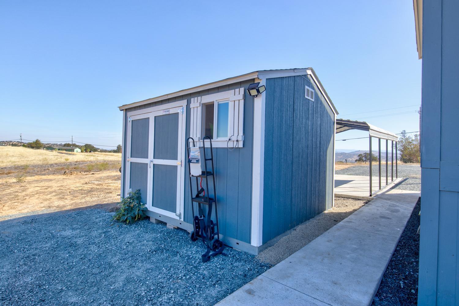 9717 Banderilla Dr, La Grange, CA 95329
