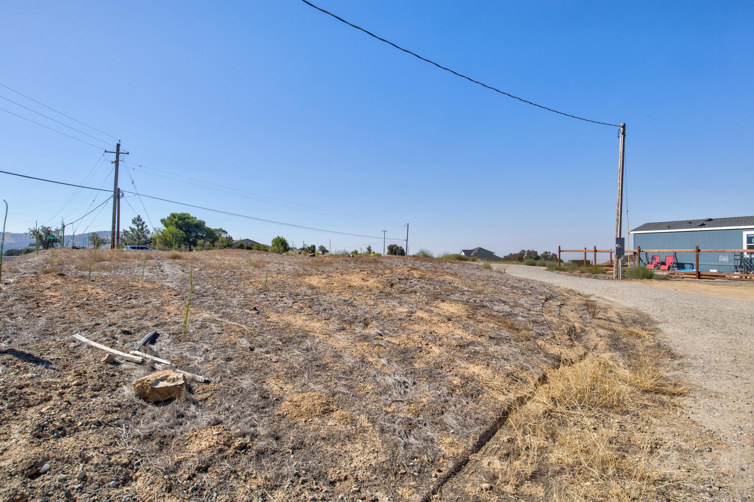 9717 Banderilla Dr, La Grange, CA 95329