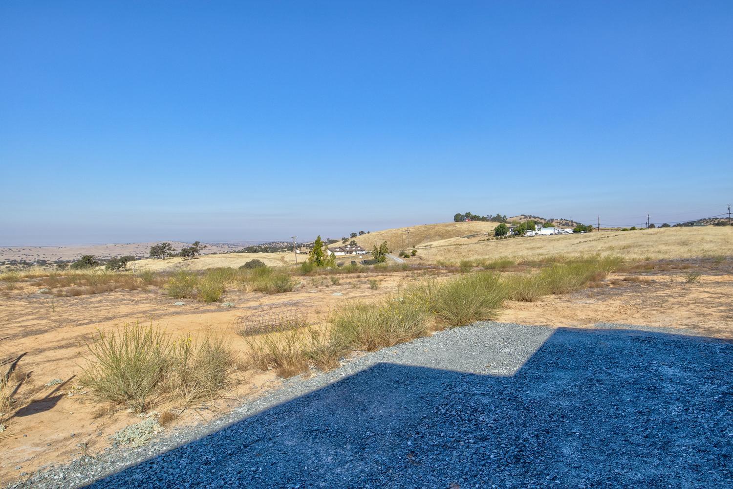 9717 Banderilla Dr, La Grange, CA 95329