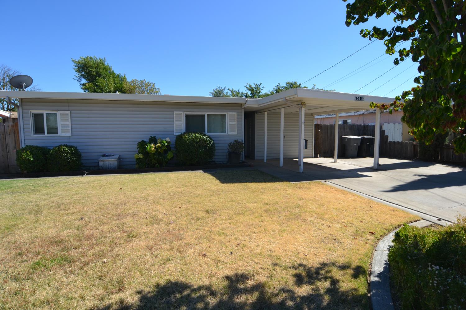 1419 Pleasanton Pl, Oakdale, CA 95361