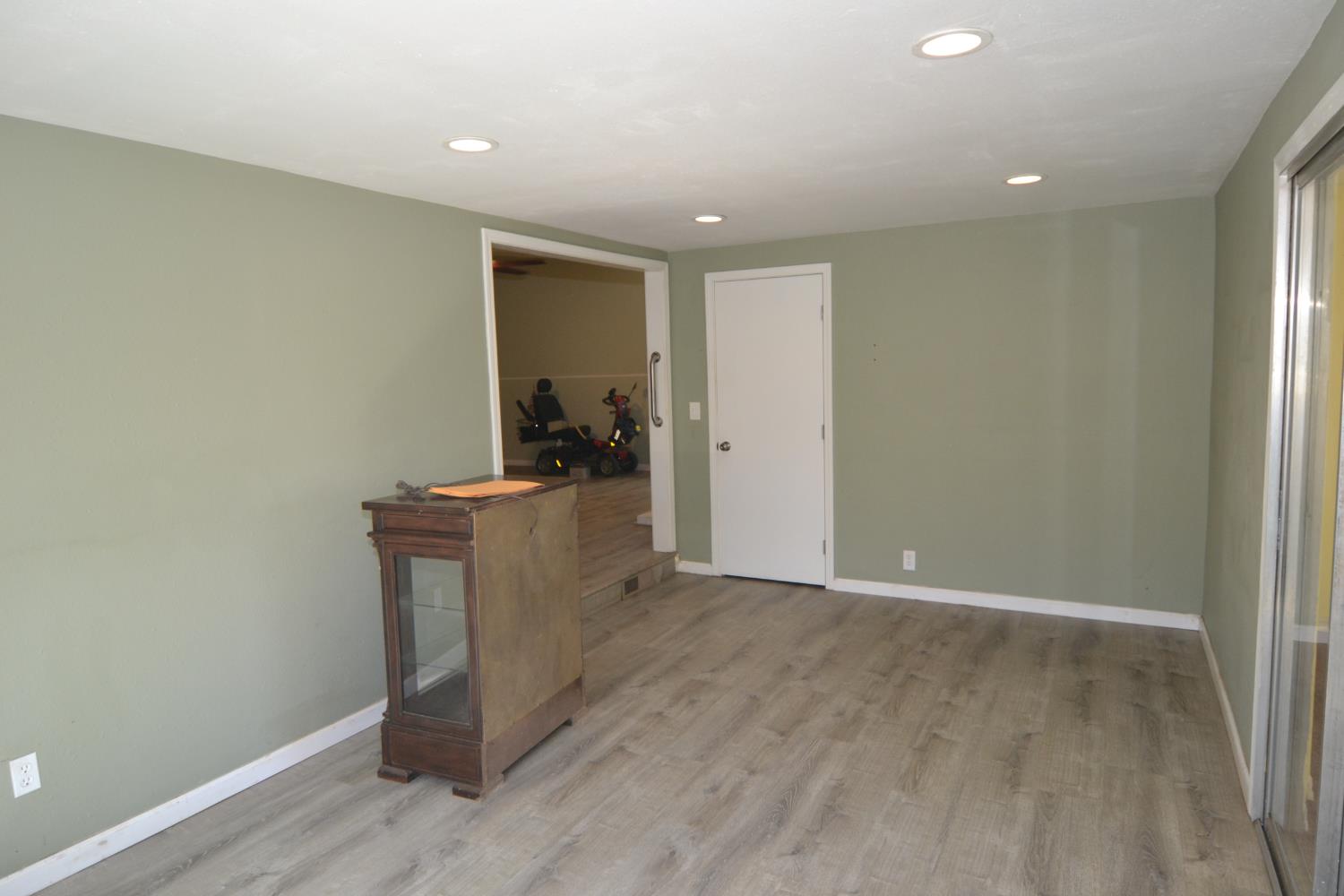 1419 Pleasanton Pl, Oakdale, CA 95361