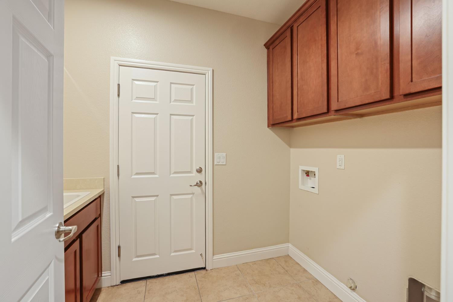 1534 Maple Valley St, Manteca, CA 95336