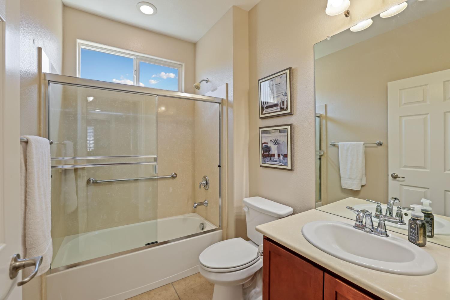 1534 Maple Valley St, Manteca, CA 95336