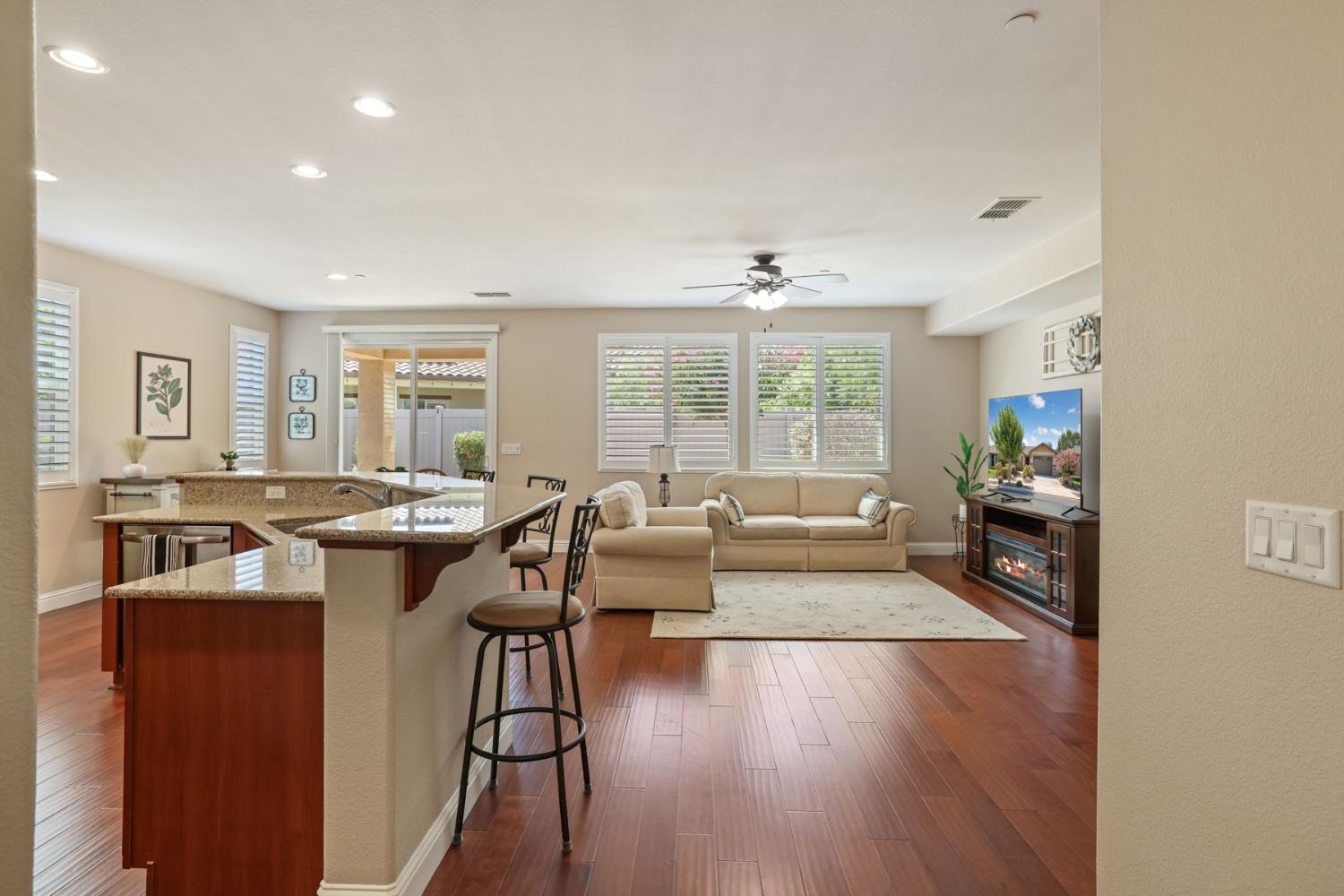 1534 Maple Valley St, Manteca, CA 95336