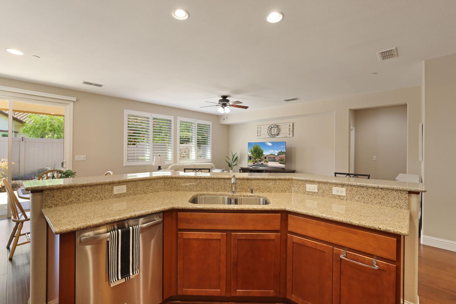 1534 Maple Valley St, Manteca, CA 95336