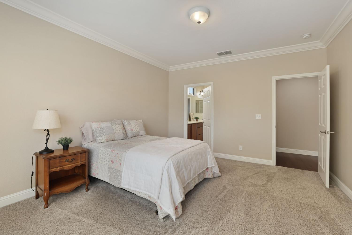 1534 Maple Valley St, Manteca, CA 95336