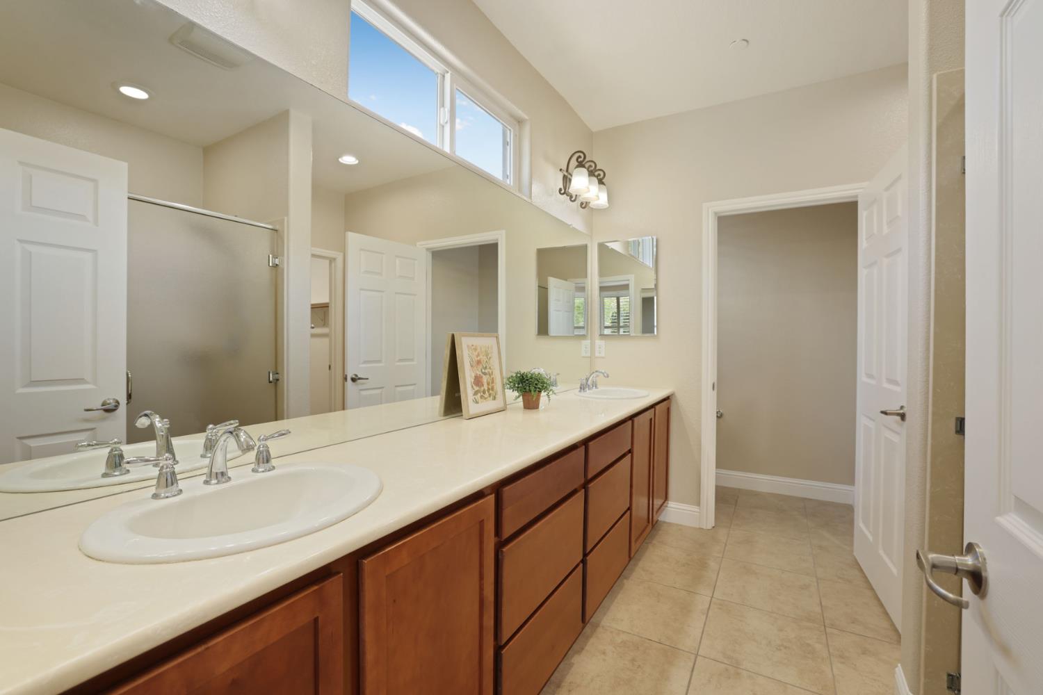 1534 Maple Valley St, Manteca, CA 95336