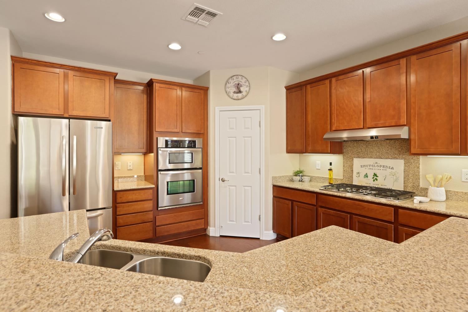 1534 Maple Valley St, Manteca, CA 95336