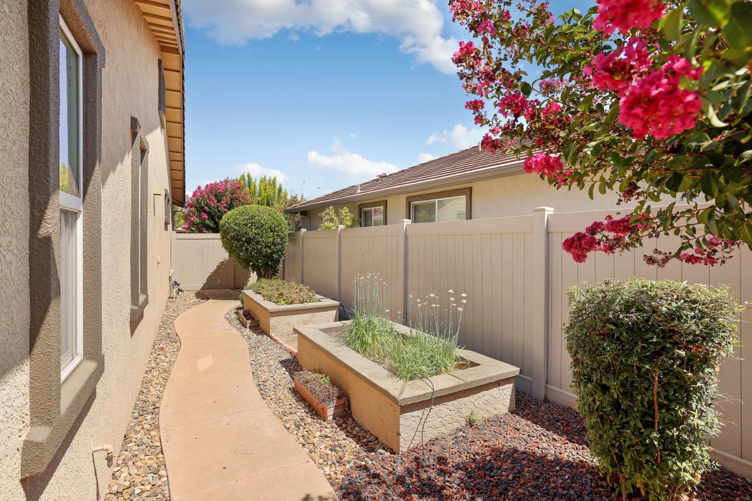 1534 Maple Valley St, Manteca, CA 95336