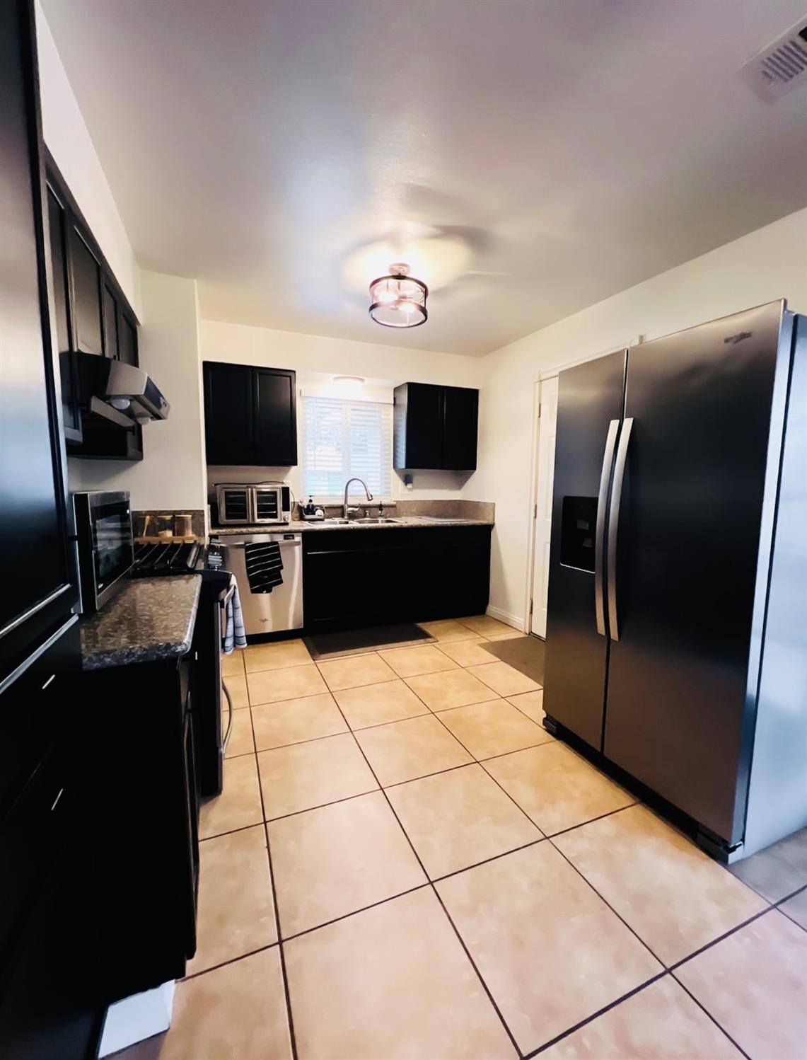 2101 Milford Ln, Modesto, CA 95355