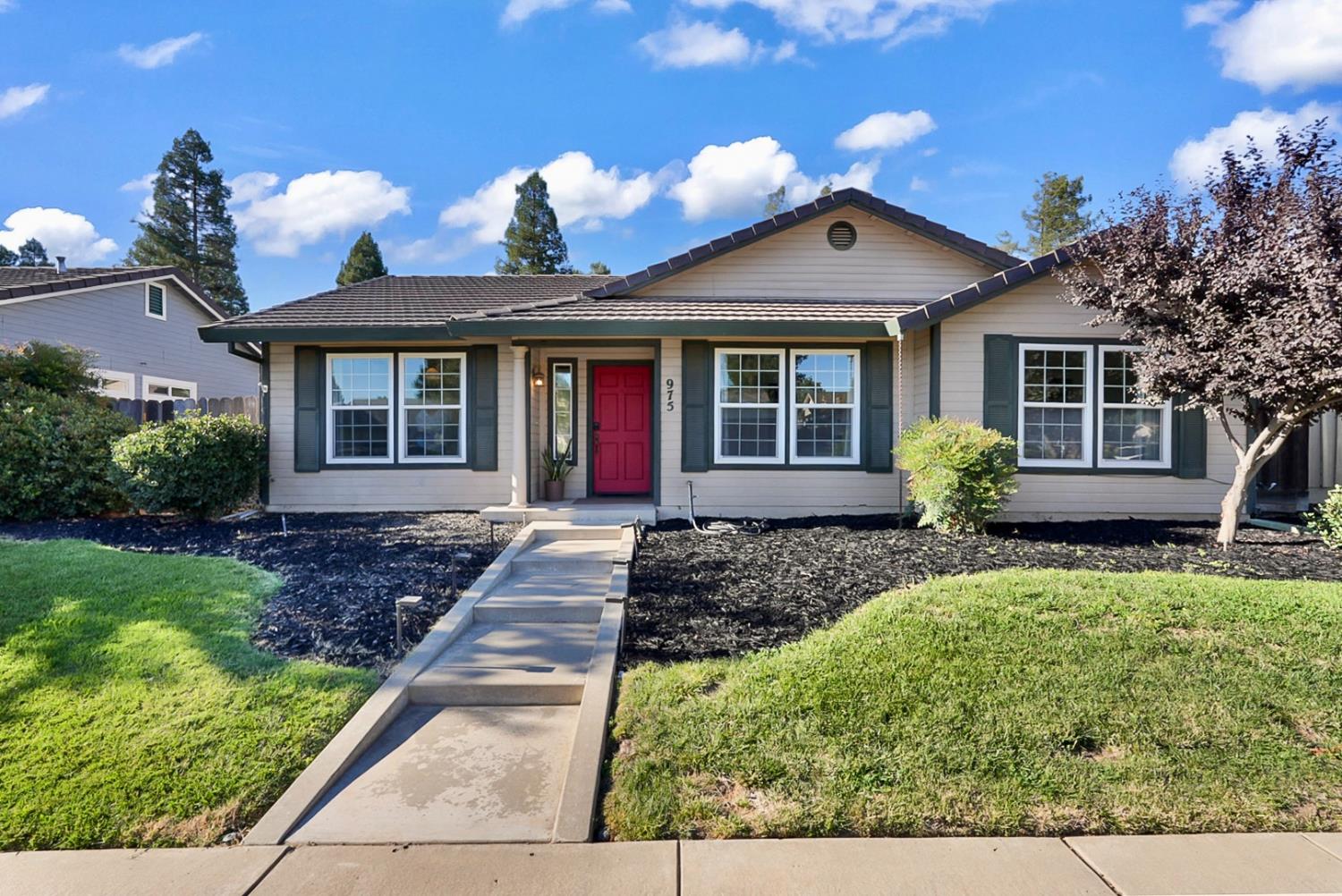 975 Doe Ct, Merced, CA 95340