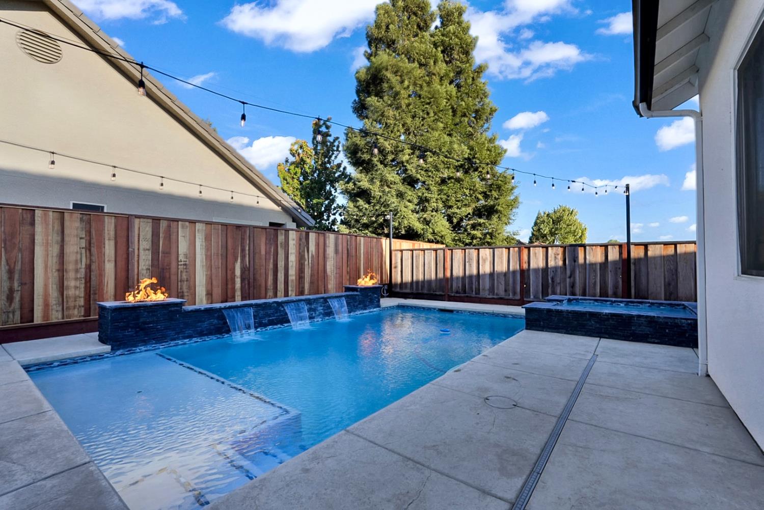 3394 Banbury Ln, Merced, CA 95340