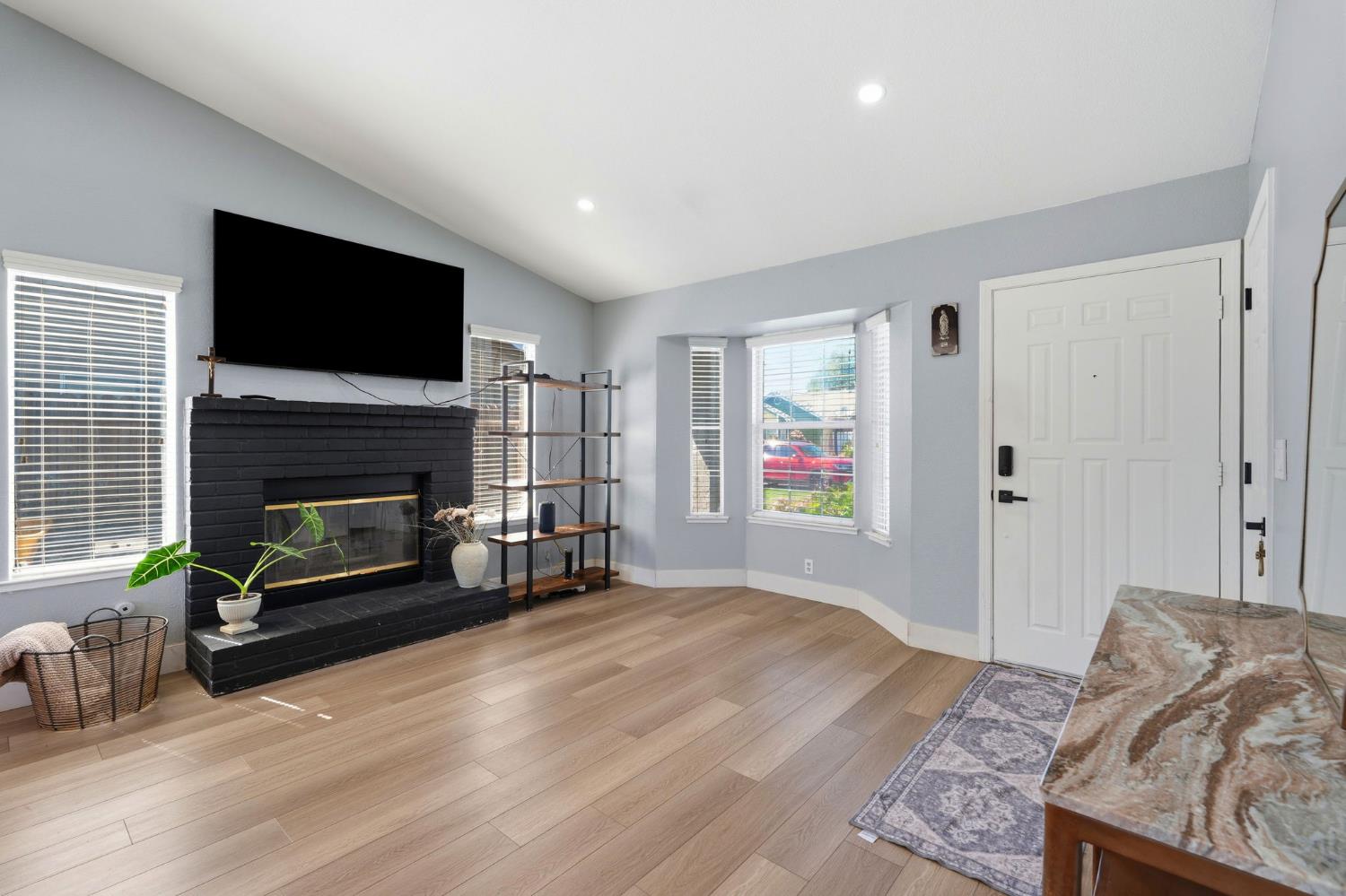 3848 Prince George Ln, Riverbank, CA 95367