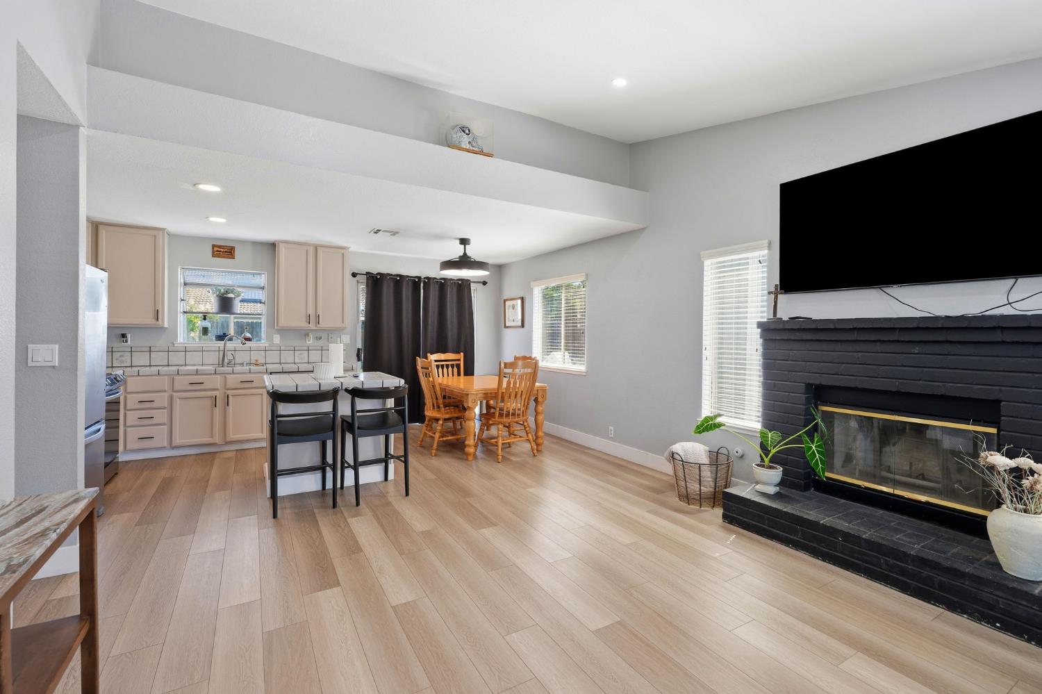 3848 Prince George Ln, Riverbank, CA 95367