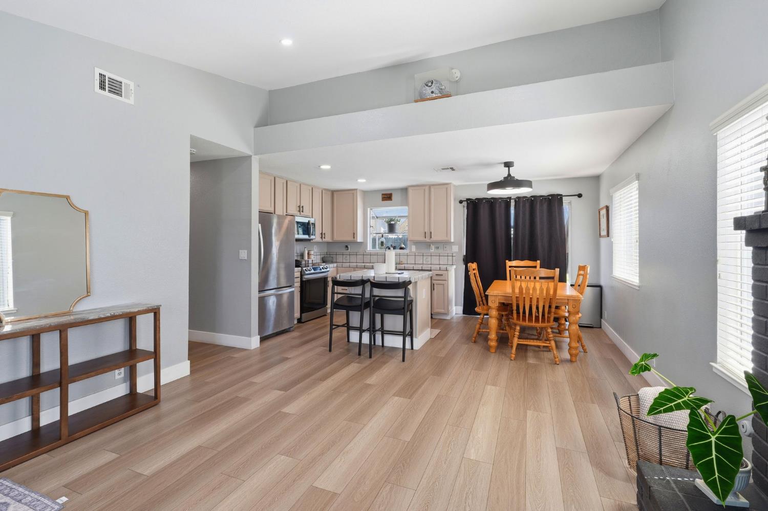 3848 Prince George Ln, Riverbank, CA 95367