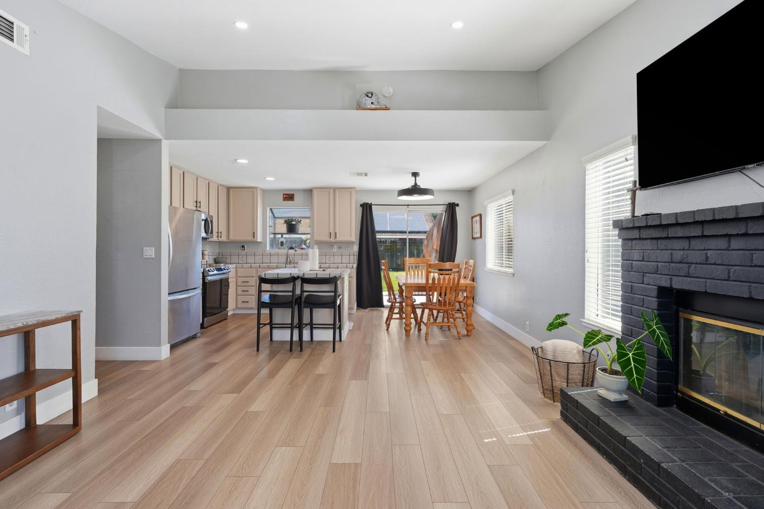 3848 Prince George Ln, Riverbank, CA 95367