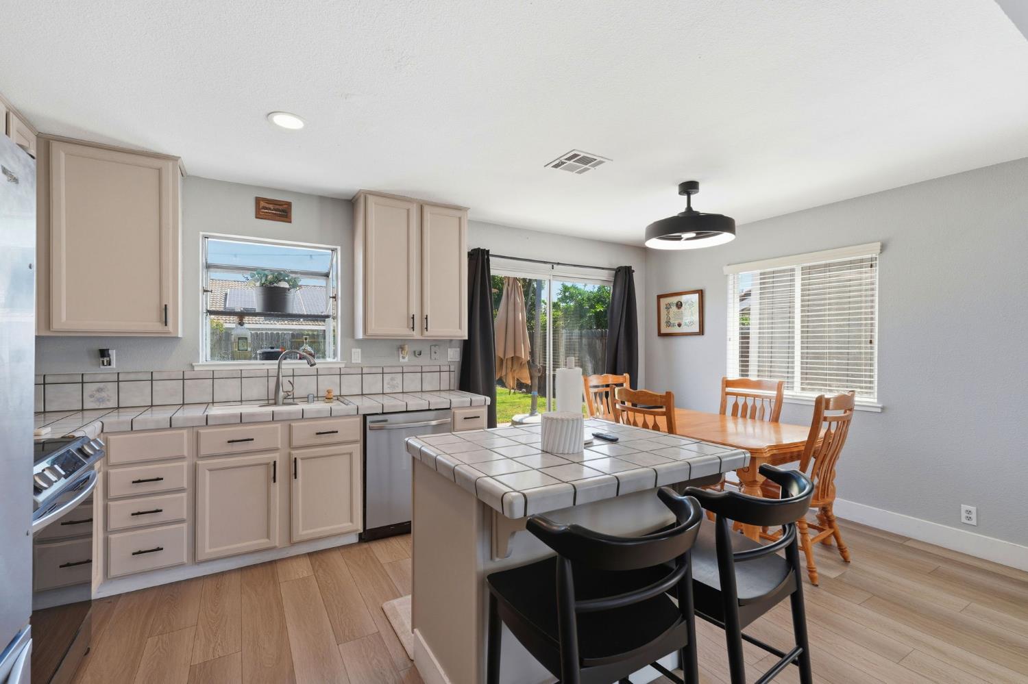 3848 Prince George Ln, Riverbank, CA 95367