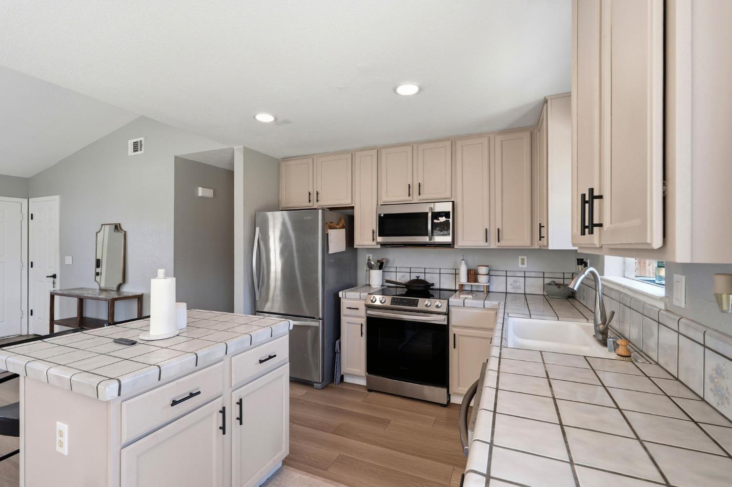 3848 Prince George Ln, Riverbank, CA 95367