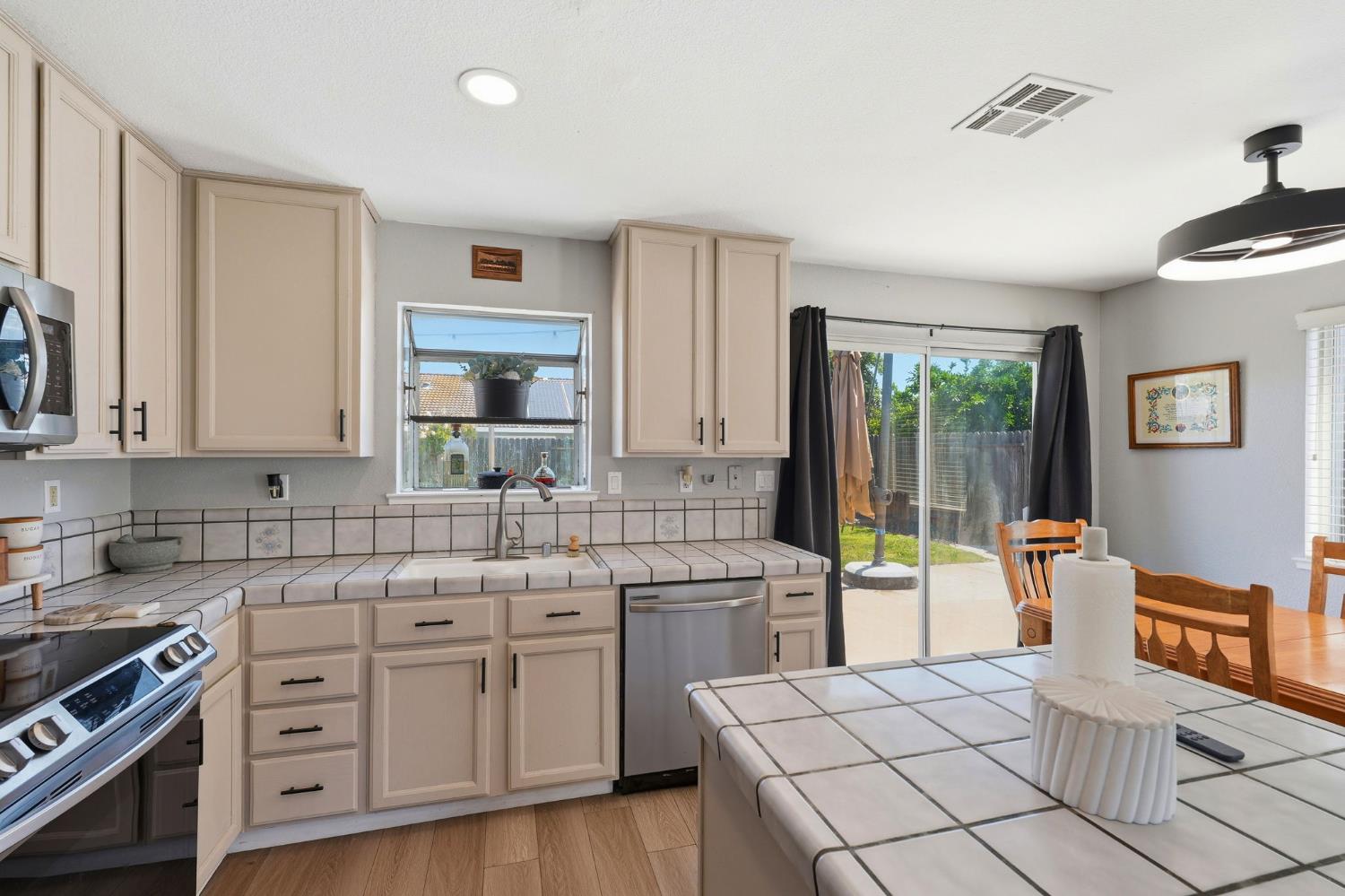 3848 Prince George Ln, Riverbank, CA 95367