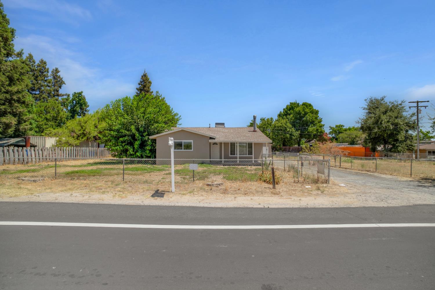 8400 Crane Rd, Oakdale, CA 95361