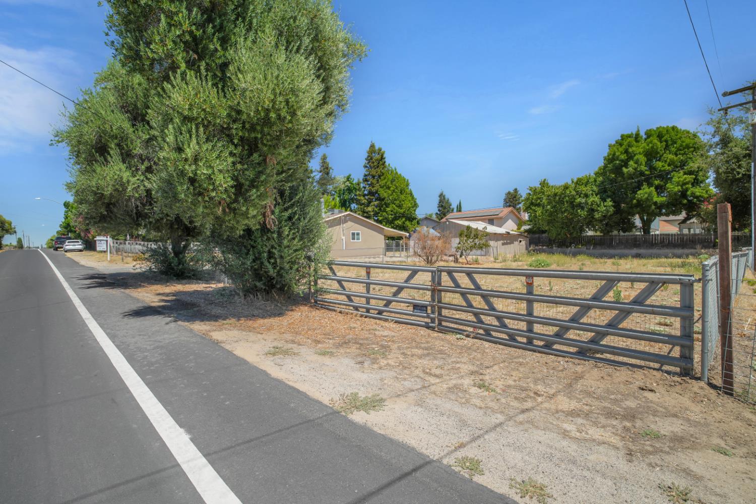8400 Crane Rd, Oakdale, CA 95361