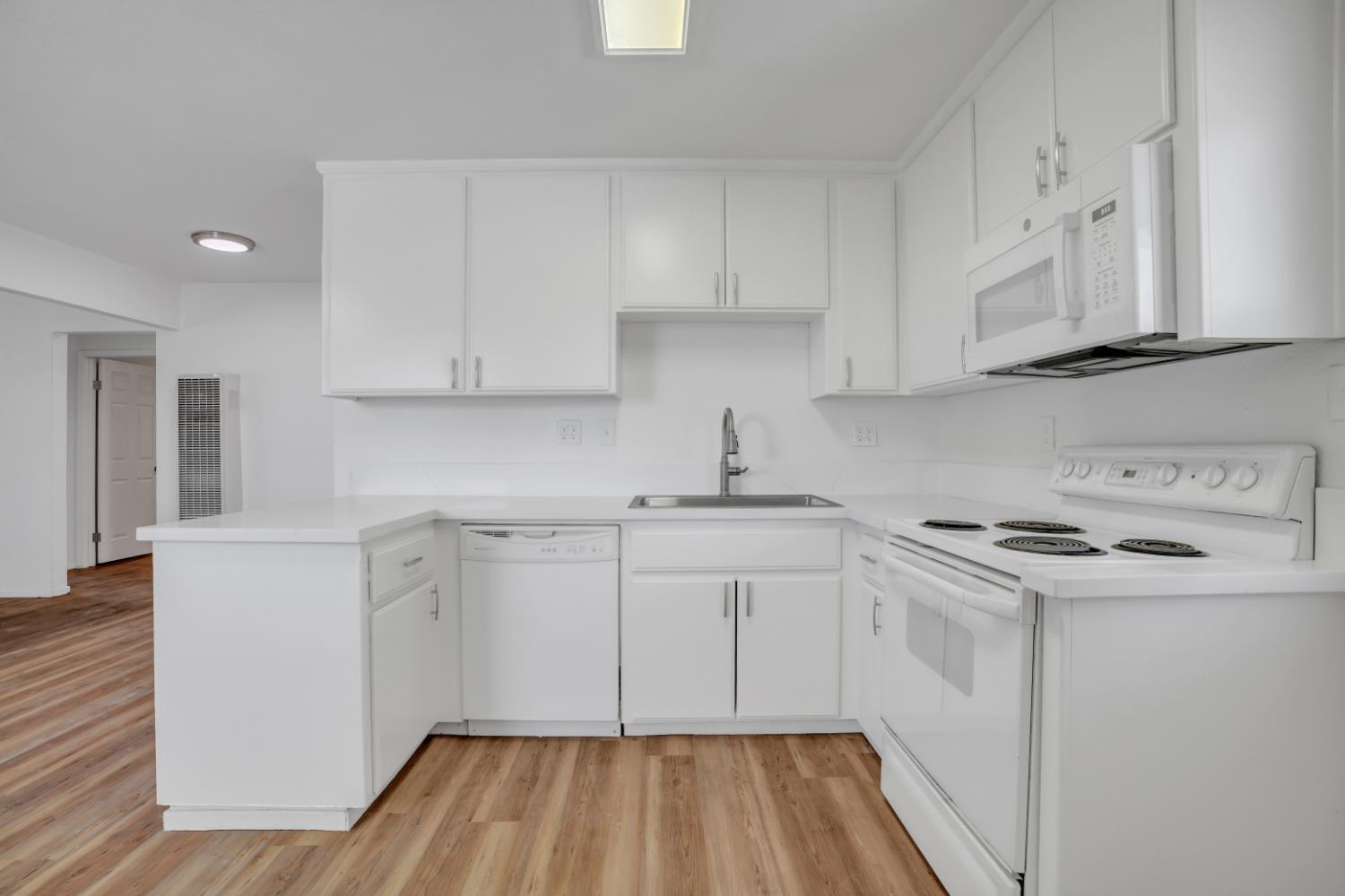 8400 Crane Rd, Oakdale, CA 95361