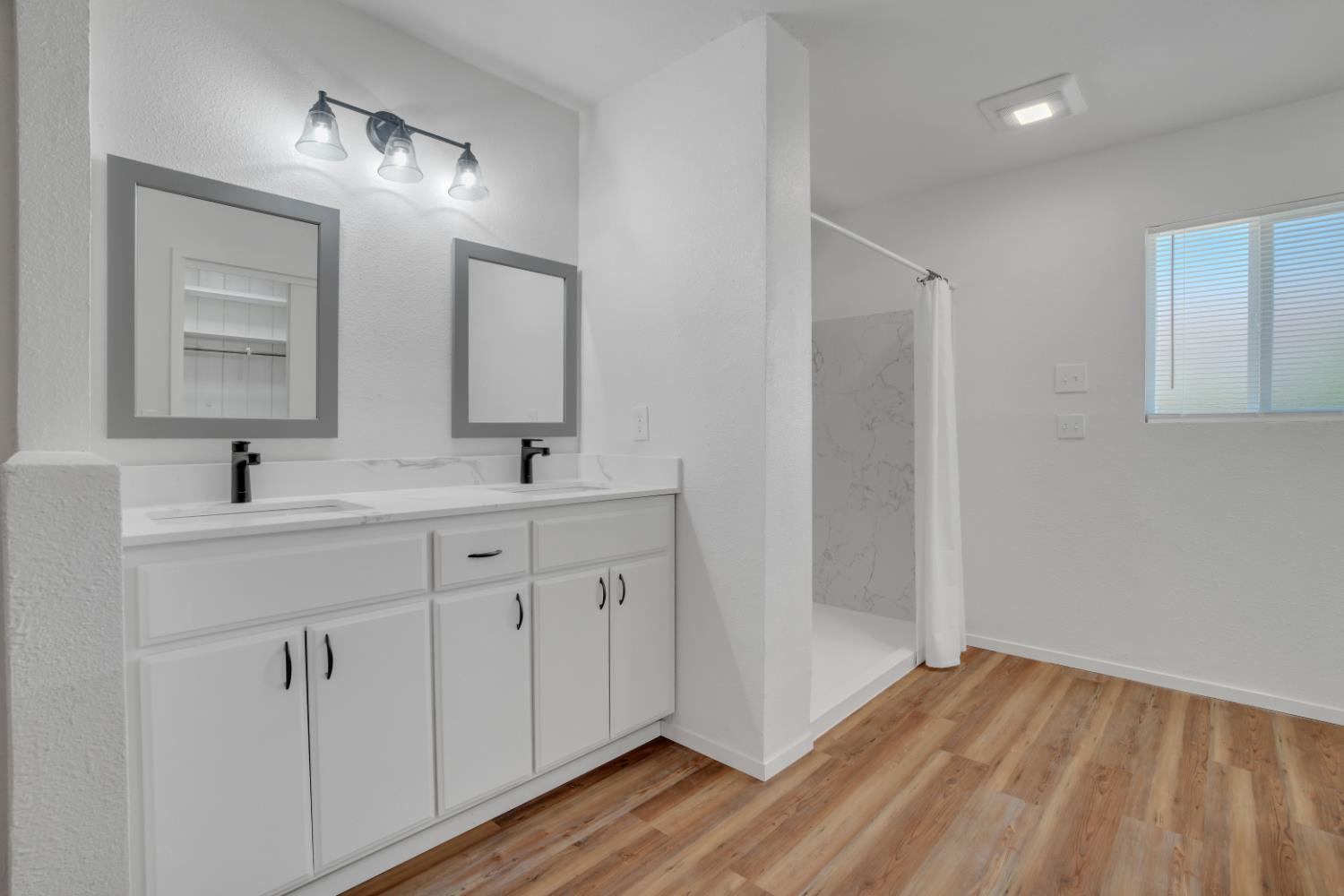 8400 Crane Rd, Oakdale, CA 95361