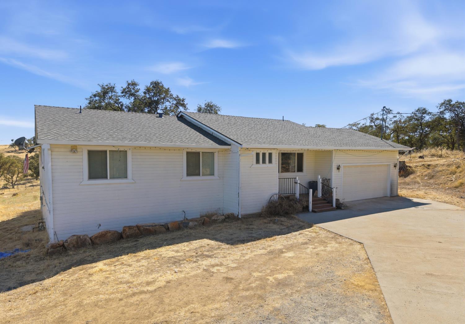 9765 Laredo St, La Grange, CA 95329