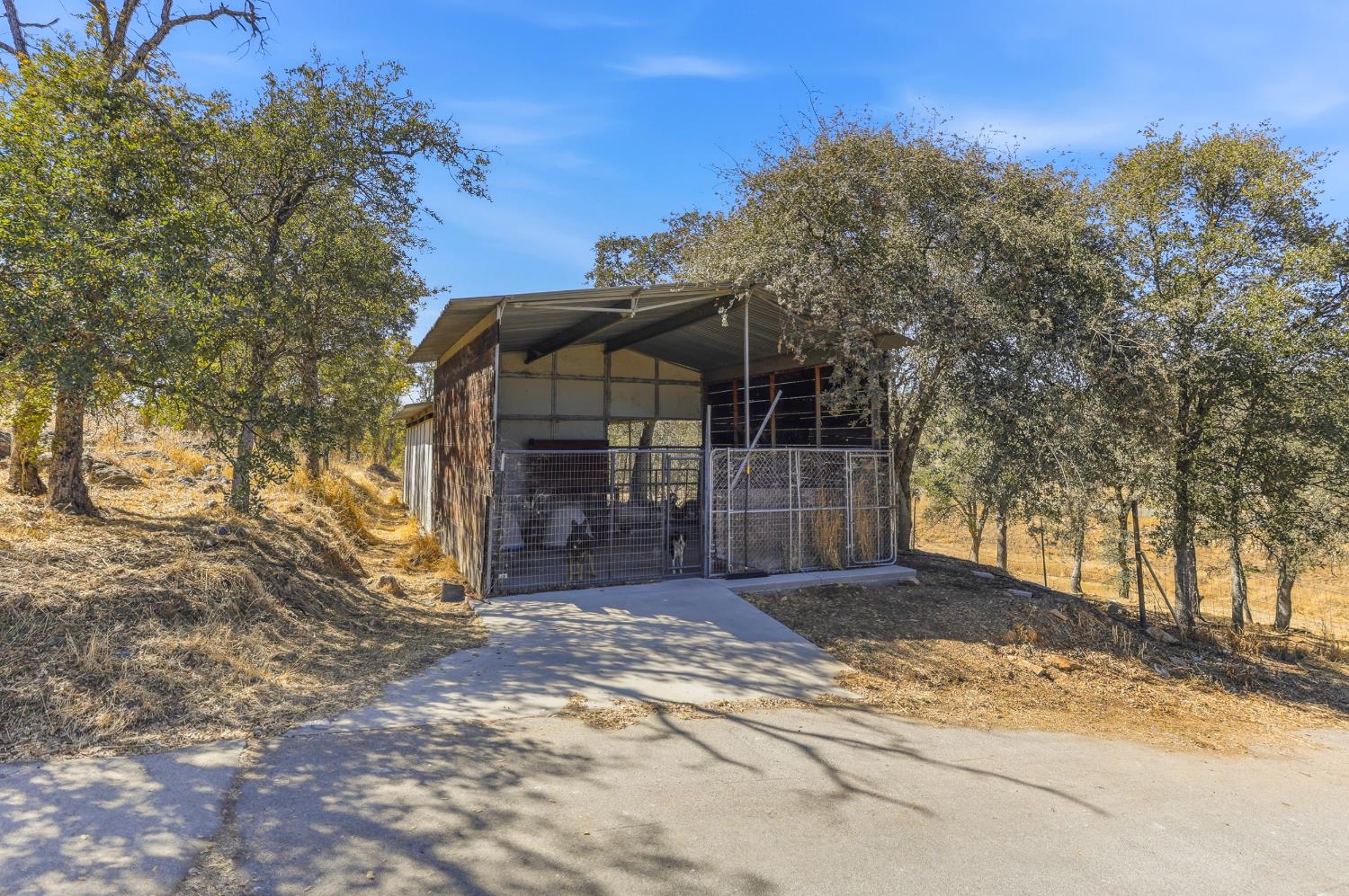 9765 Laredo St, La Grange, CA 95329