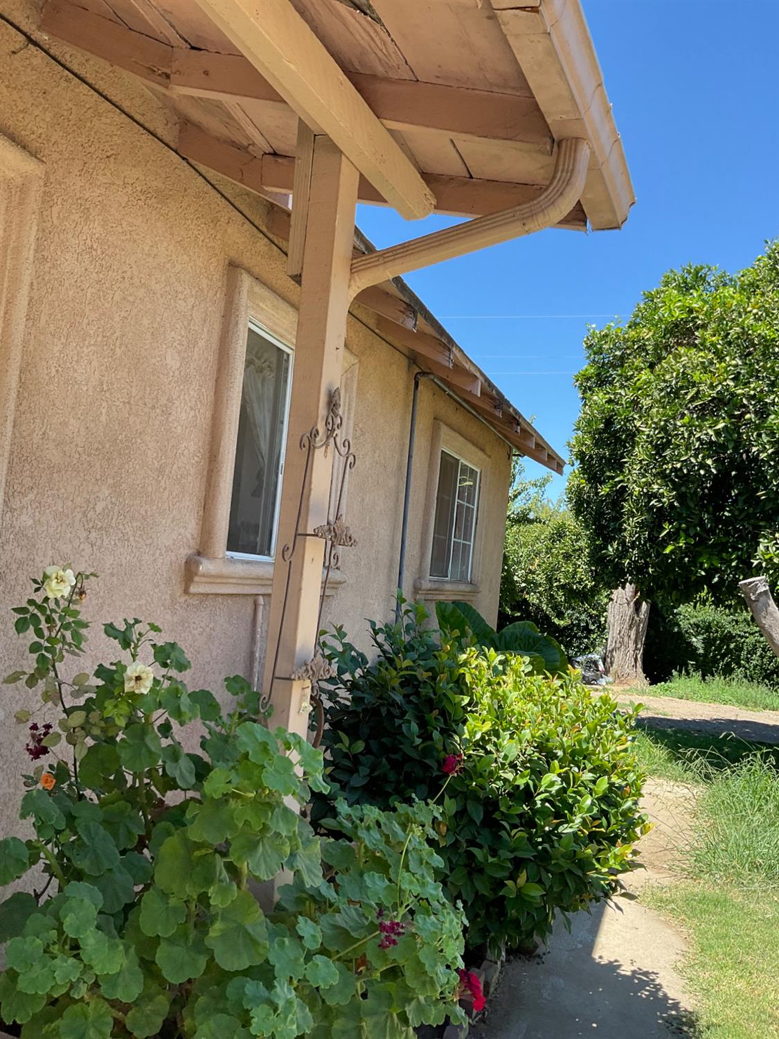 303 Plainsburg Rd, Planada, CA 95365