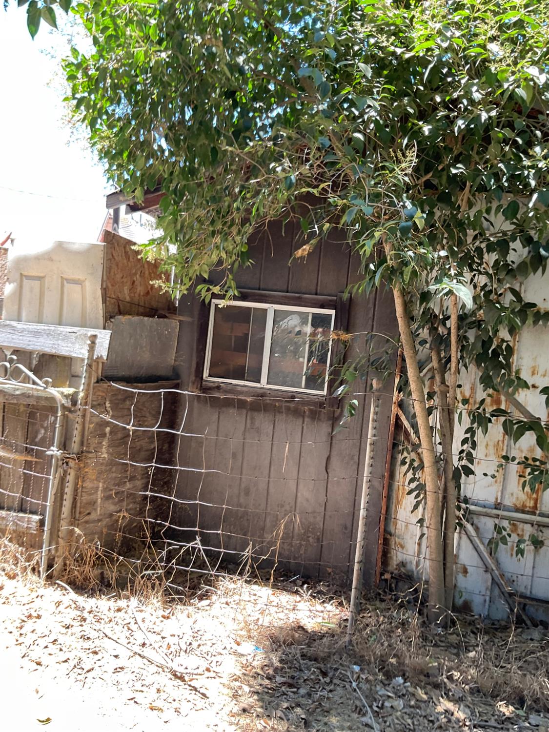 303 Plainsburg Rd, Planada, CA 95365