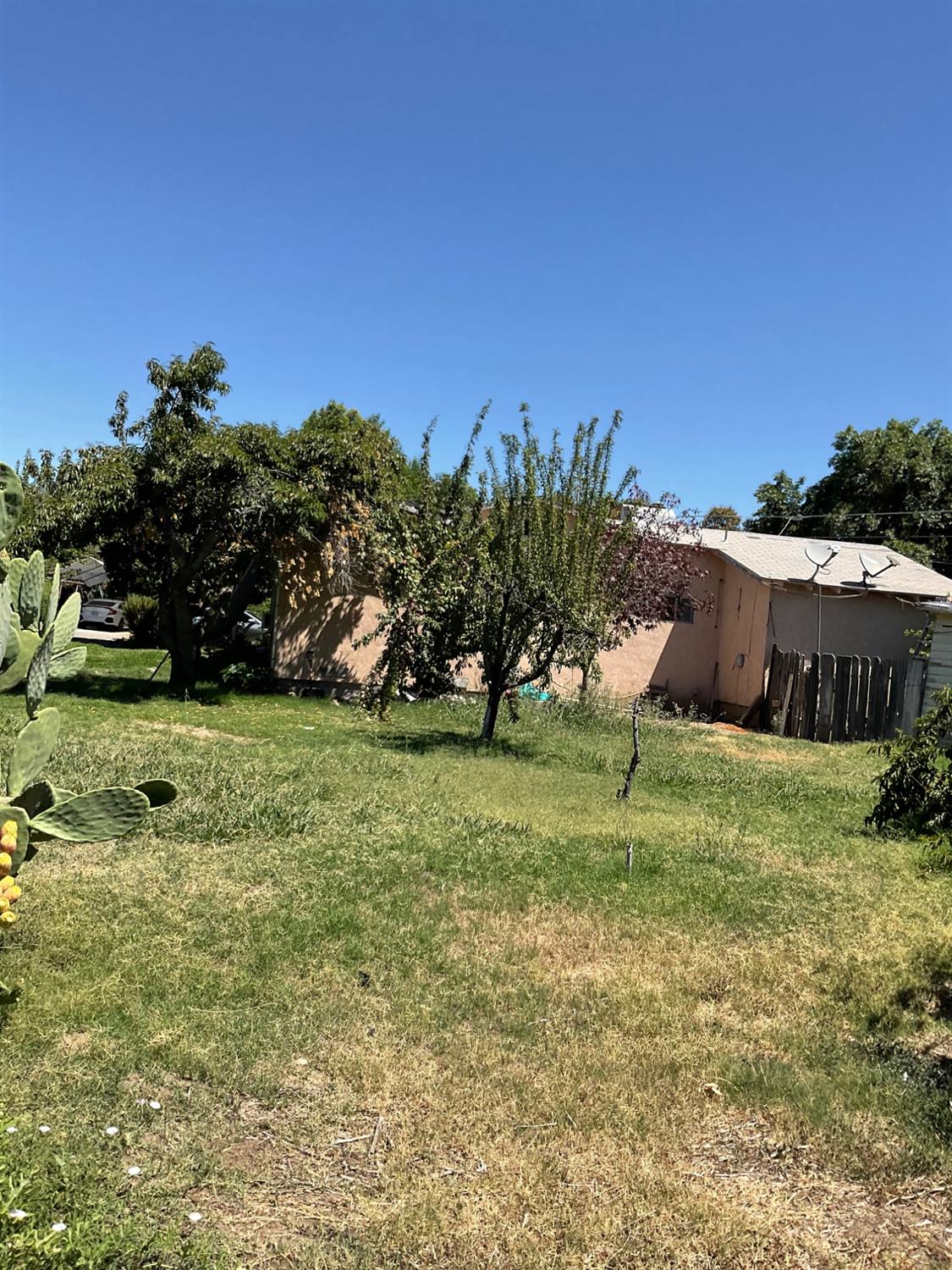 303 Plainsburg Rd, Planada, CA 95365