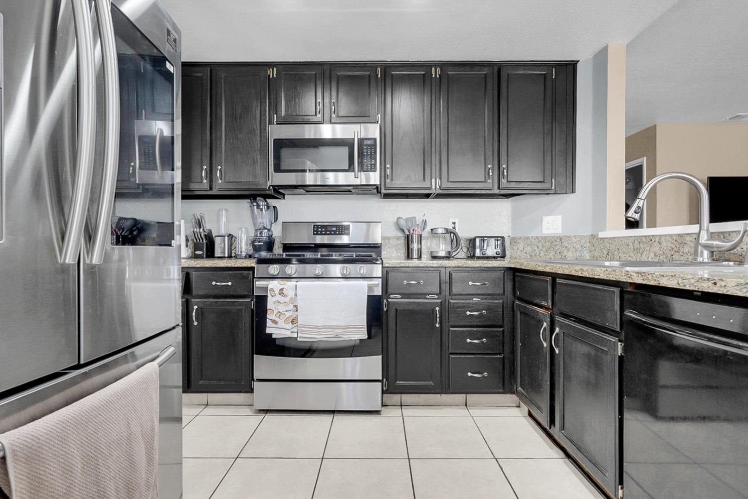 2204 Park Faith Ln, Modesto, CA 95358