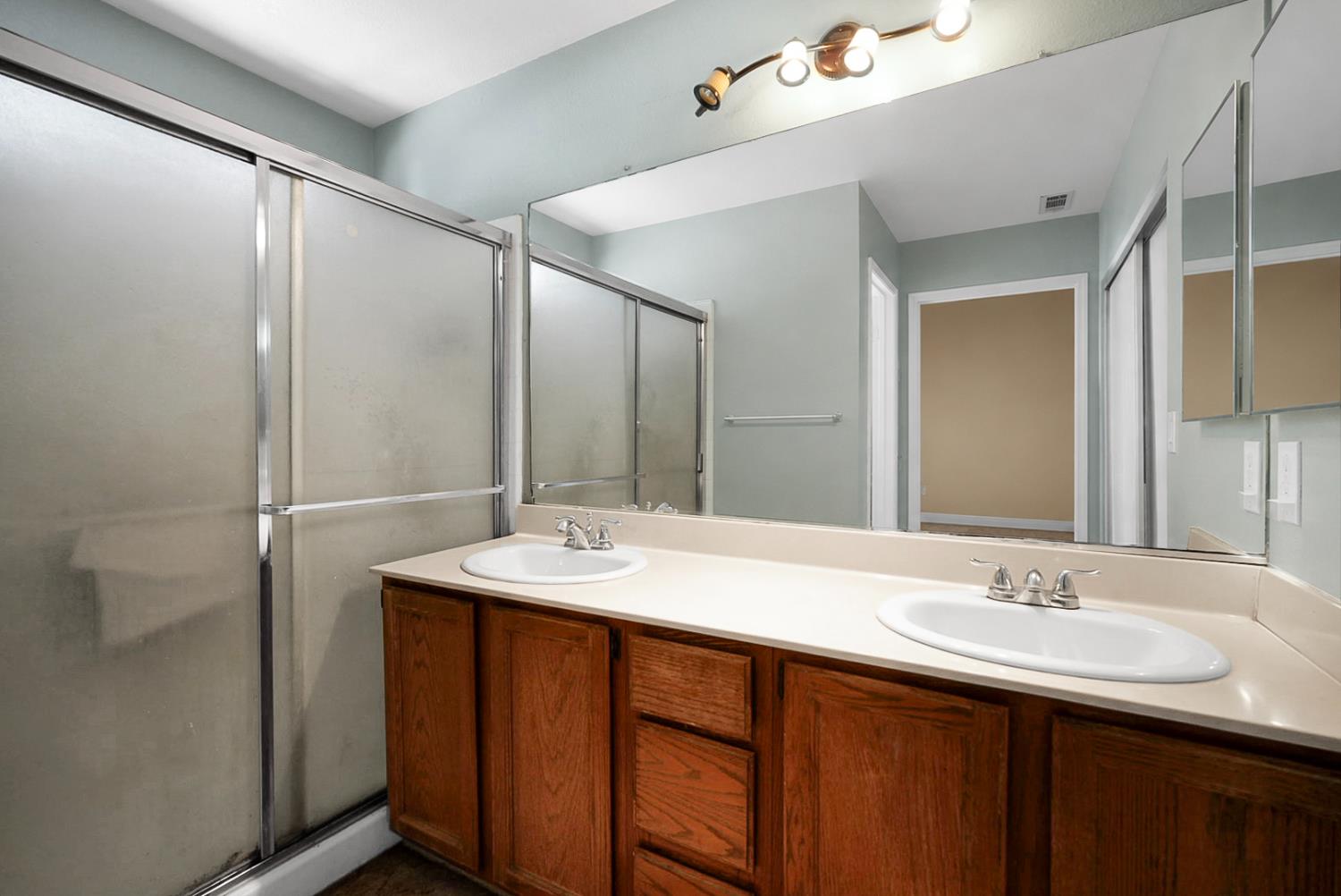 2204 Park Faith Ln, Modesto, CA 95358