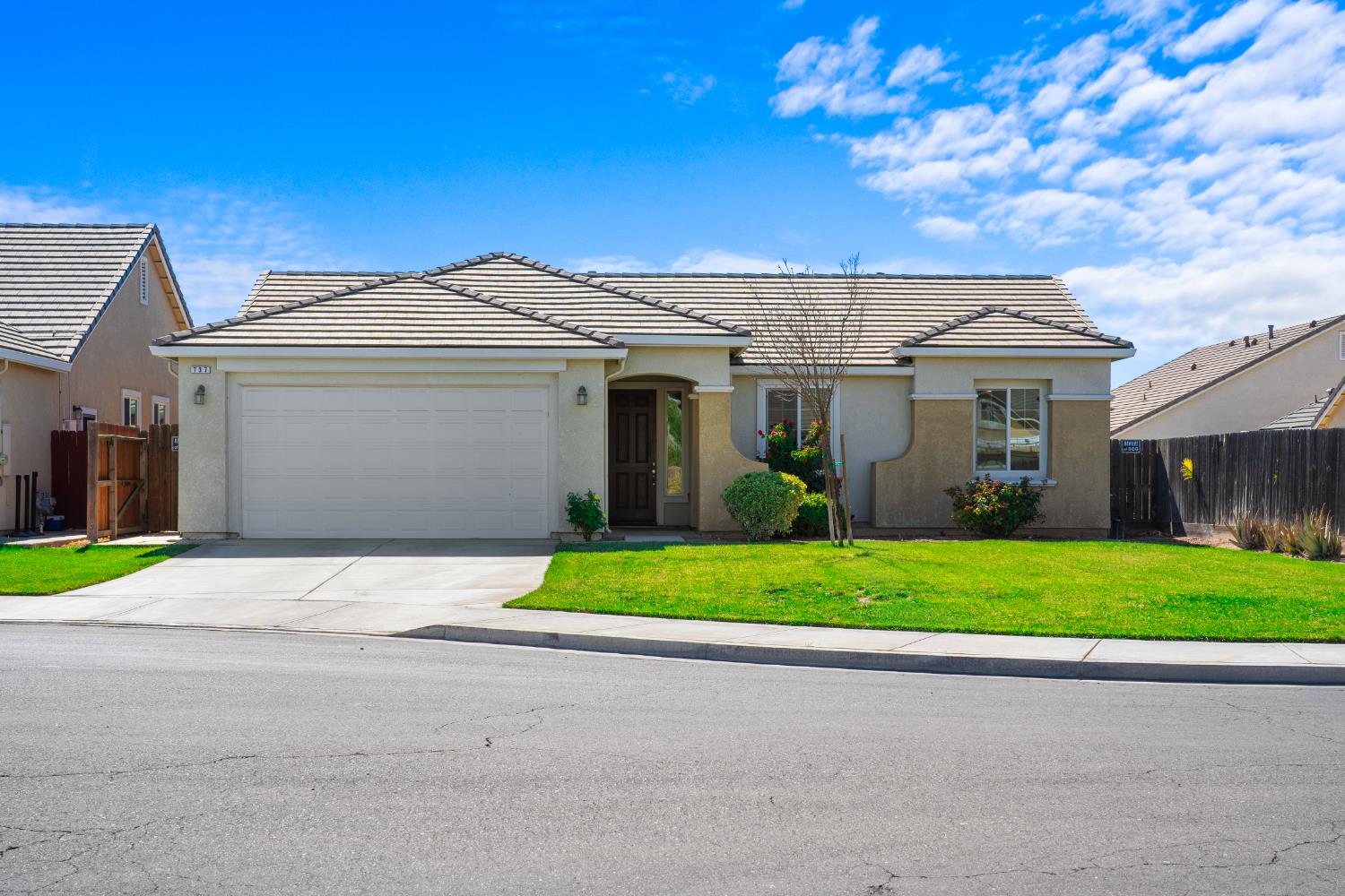 737 Fume Blanc Ct, Los Banos, CA 93635
