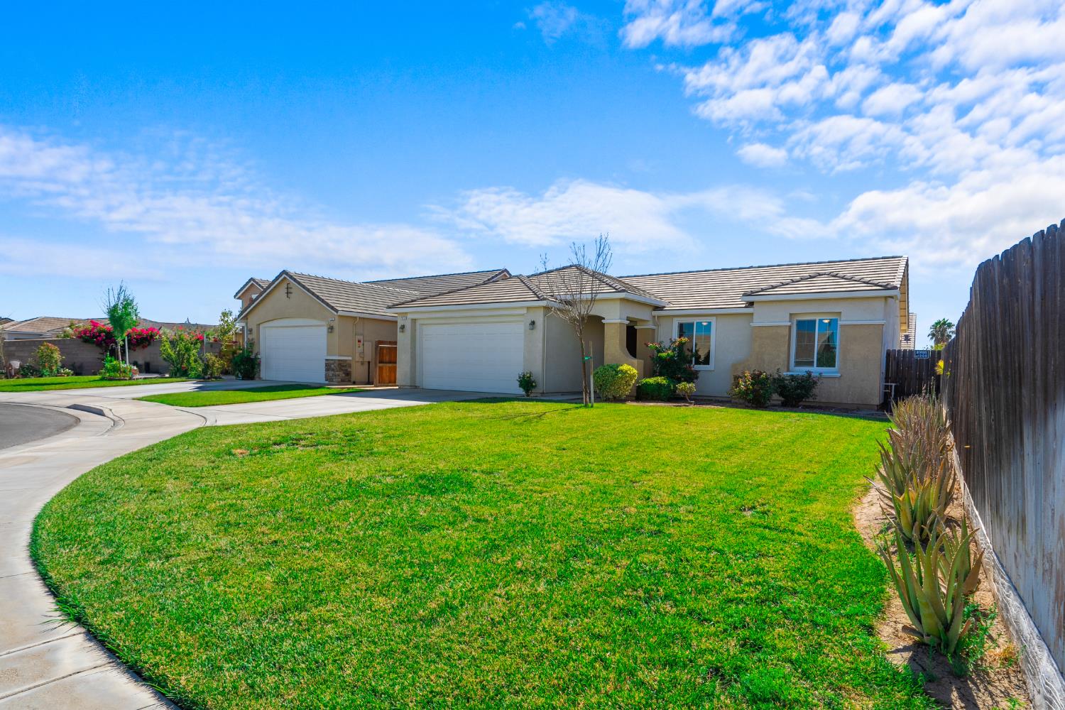737 Fume Blanc Ct, Los Banos, CA 93635