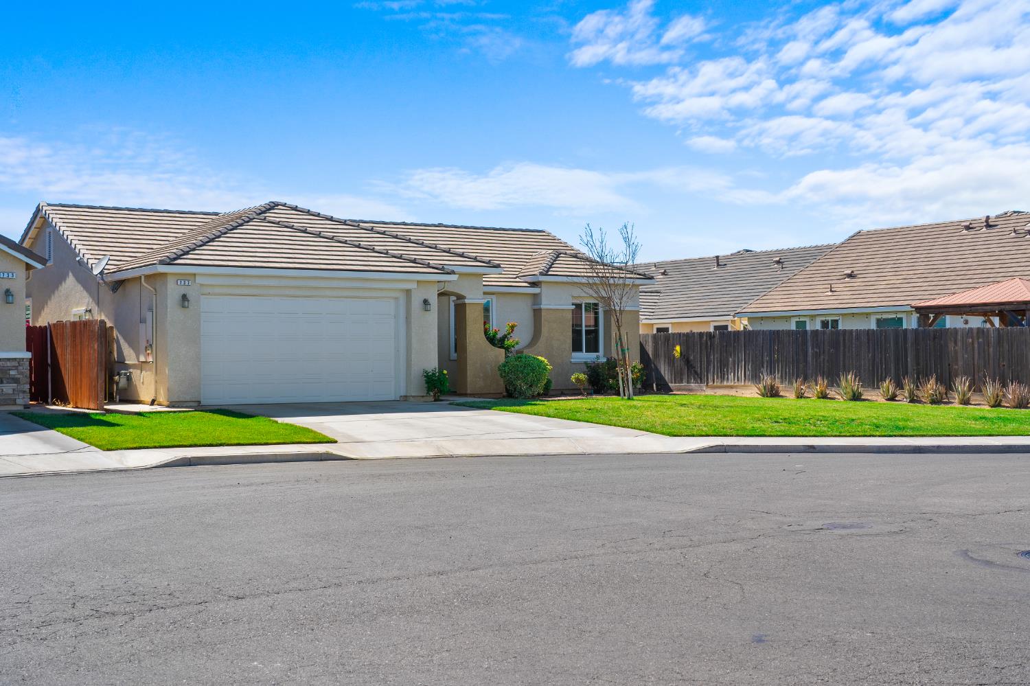 737 Fume Blanc Ct, Los Banos, CA 93635