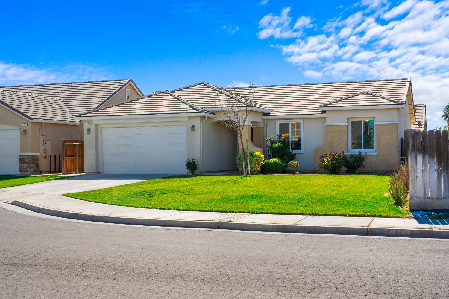 737 Fume Blanc Ct, Los Banos, CA 93635