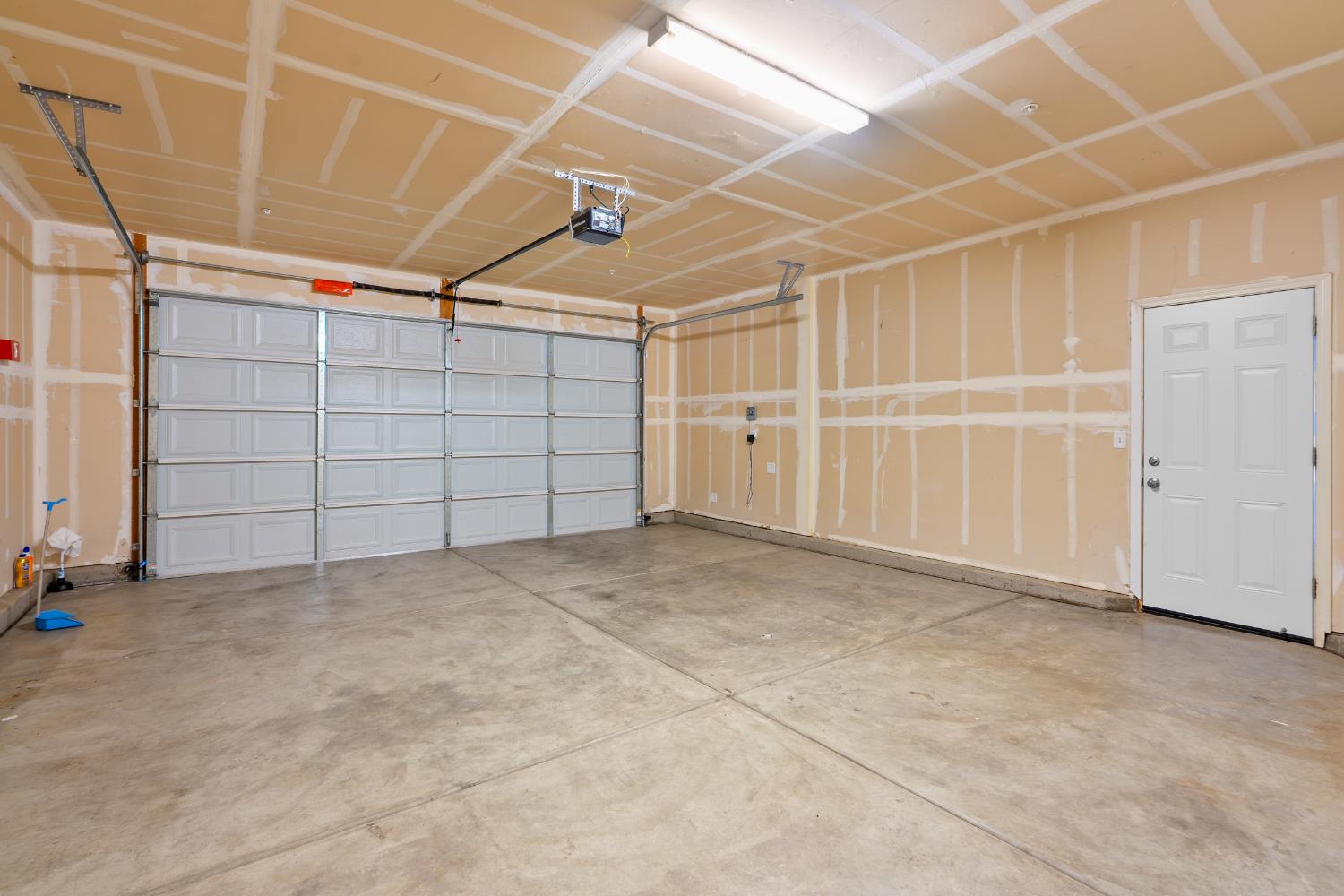 737 Fume Blanc Ct, Los Banos, CA 93635
