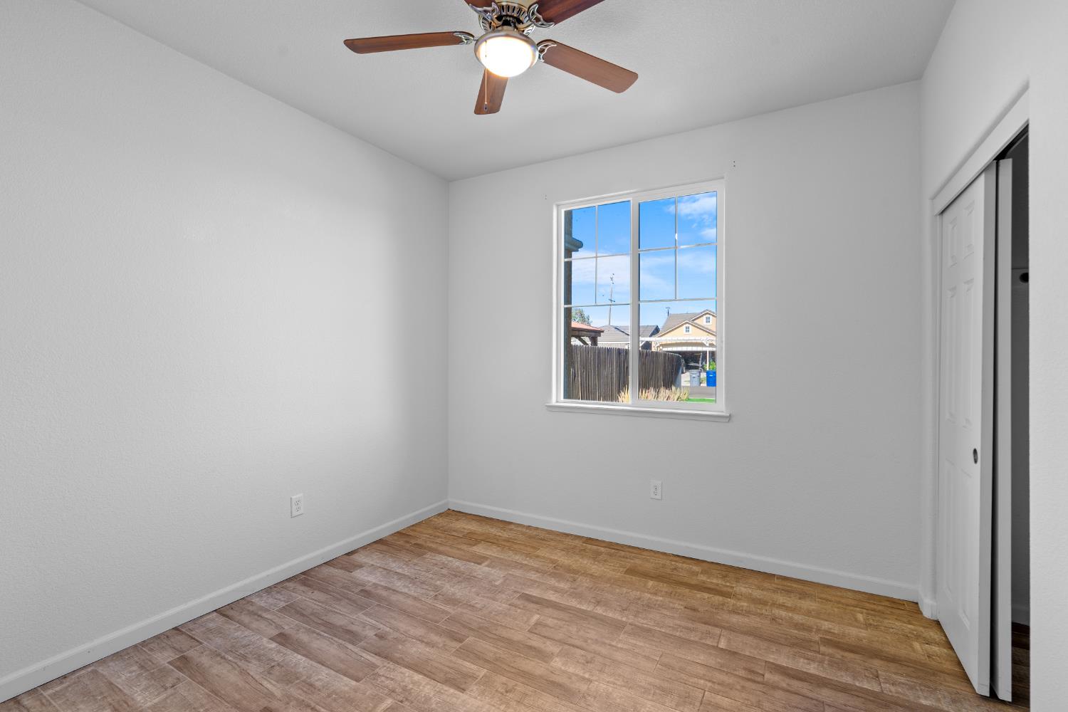 737 Fume Blanc Ct, Los Banos, CA 93635