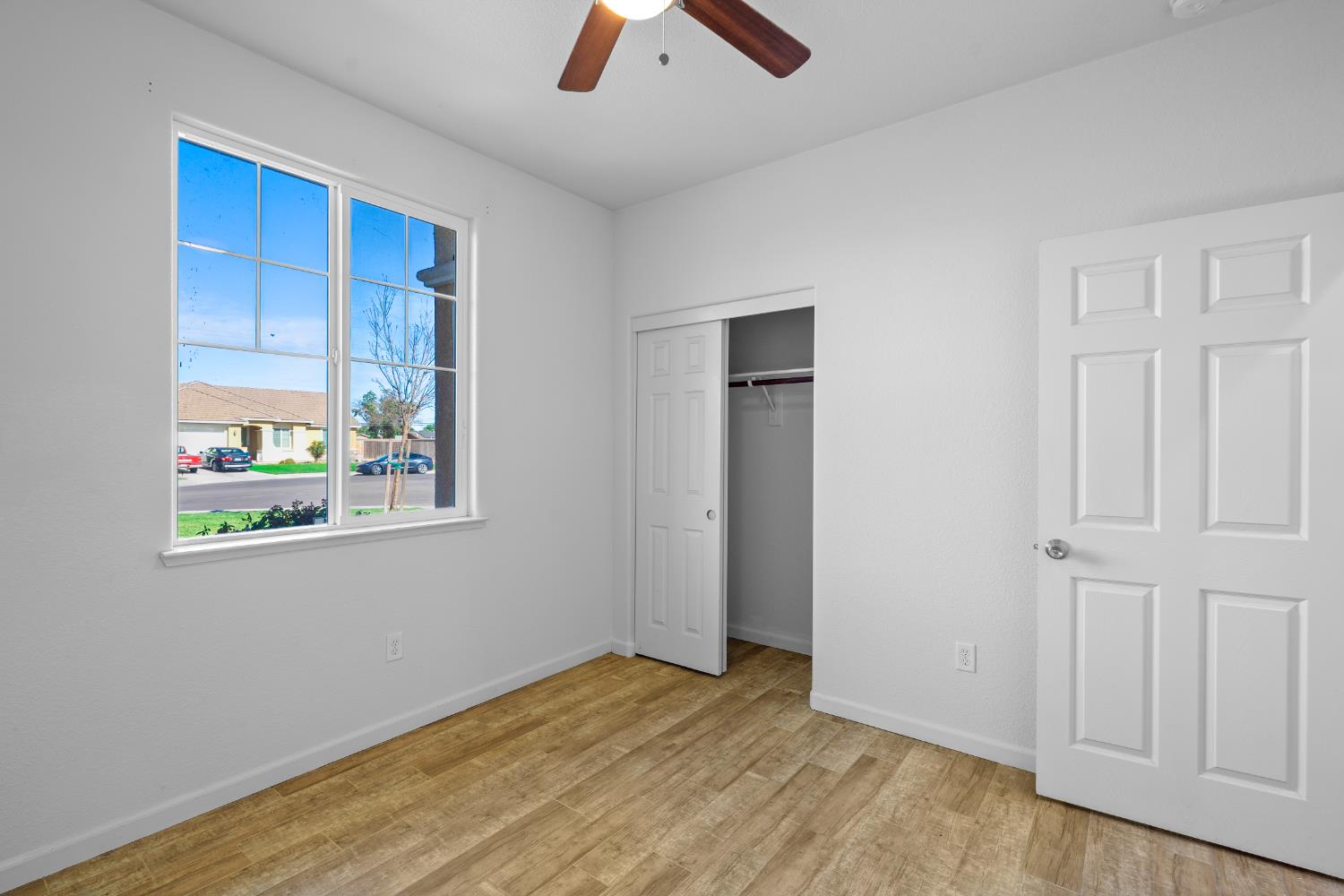 737 Fume Blanc Ct, Los Banos, CA 93635