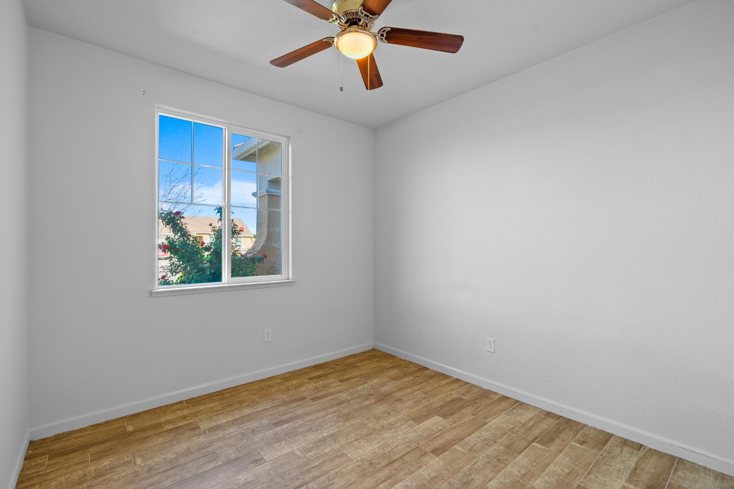 737 Fume Blanc Ct, Los Banos, CA 93635