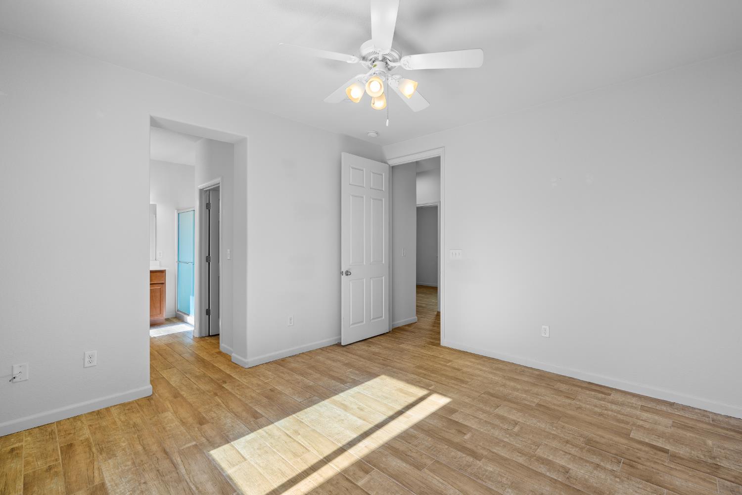 737 Fume Blanc Ct, Los Banos, CA 93635
