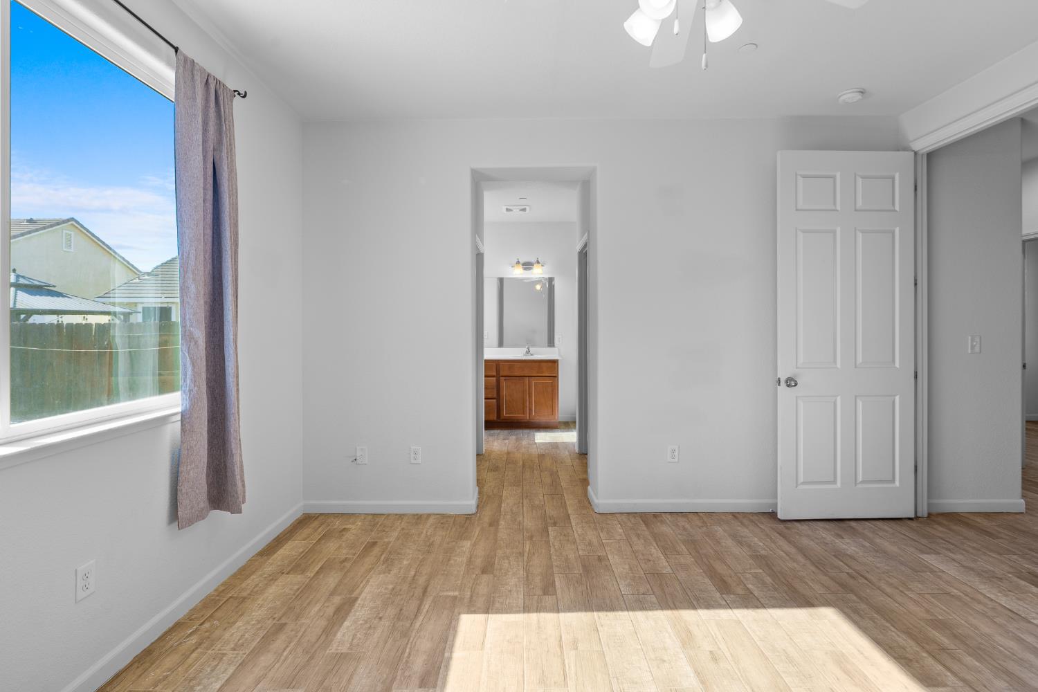 737 Fume Blanc Ct, Los Banos, CA 93635