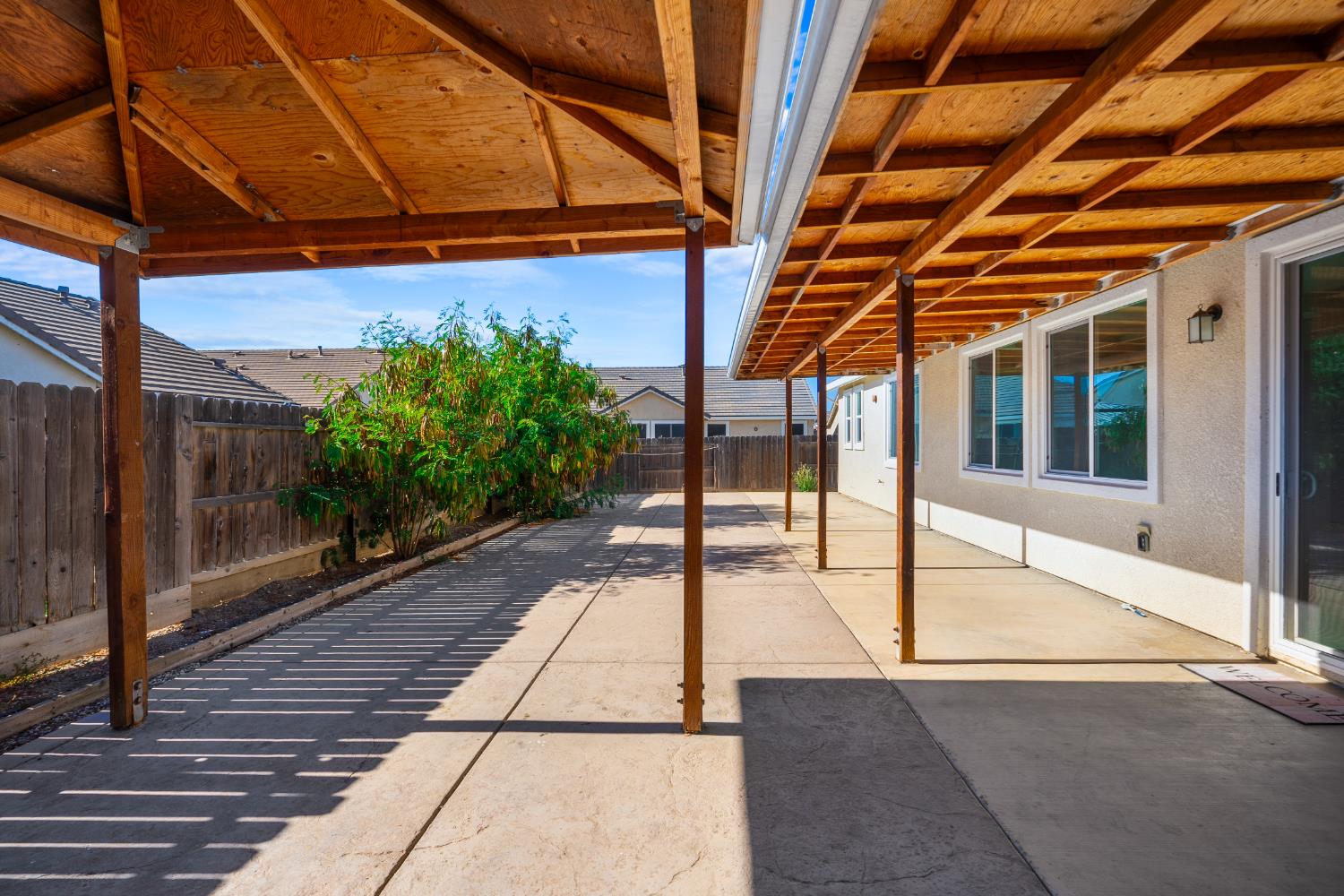 737 Fume Blanc Ct, Los Banos, CA 93635