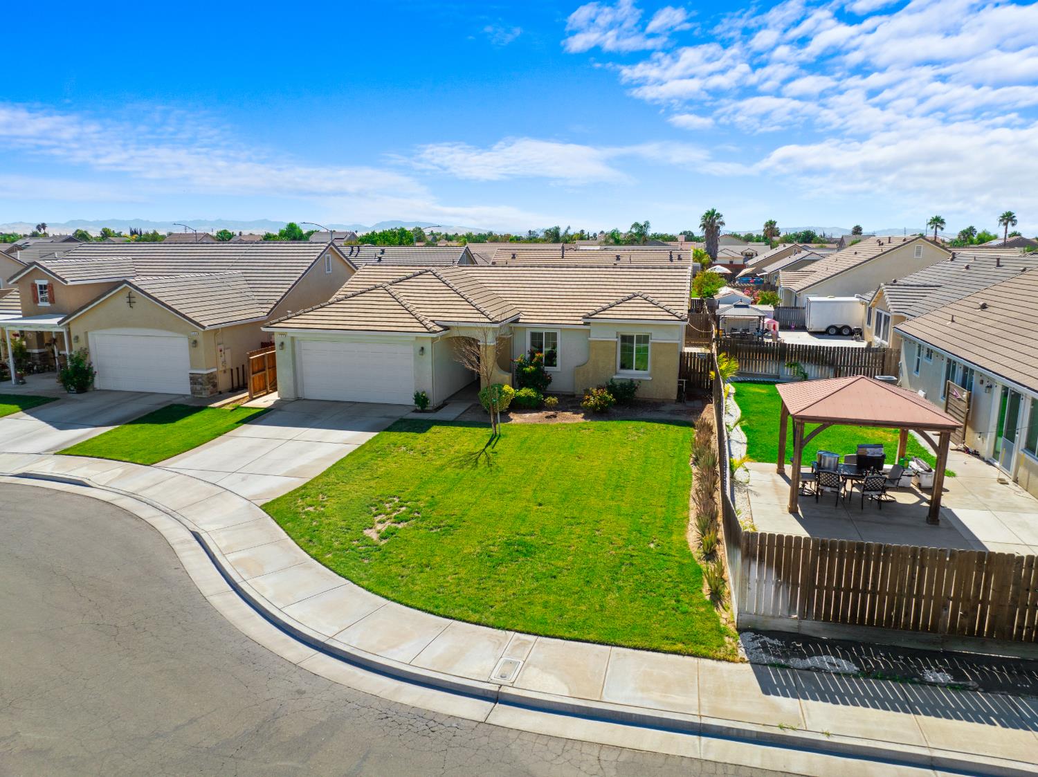 737 Fume Blanc Ct, Los Banos, CA 93635
